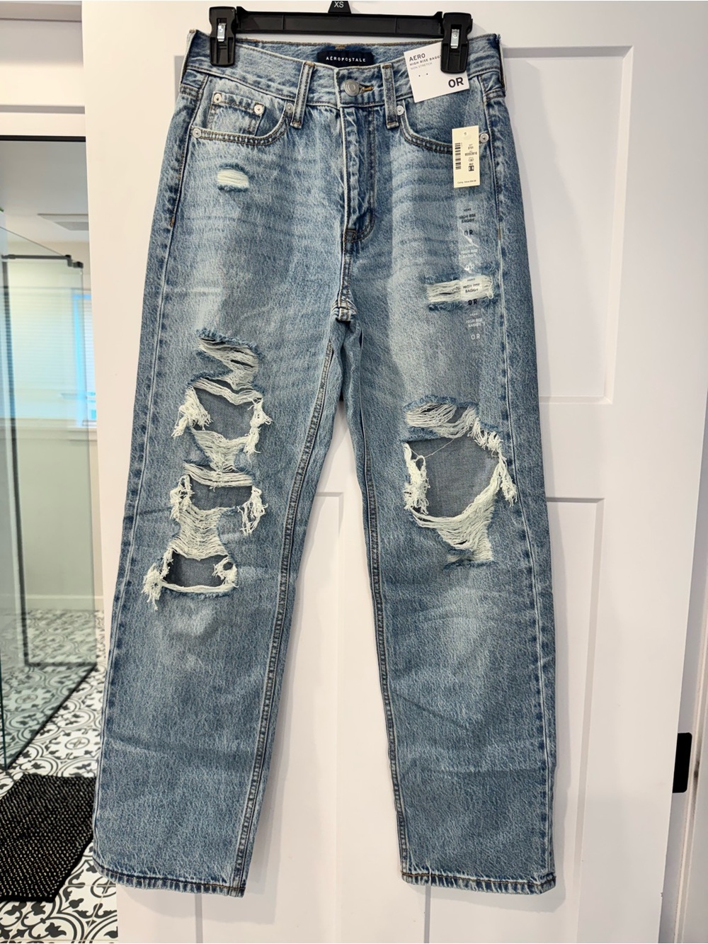 NWT - Aero High Rise Baggy Jeans